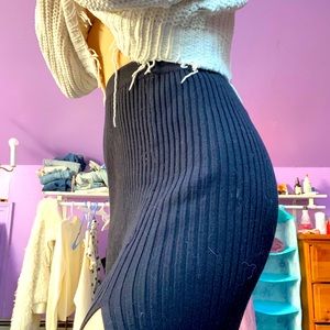 Lulu’s ribbed midi skirt with side slit, tags on